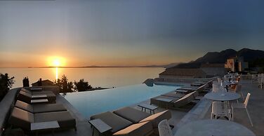 Bassa Maina Villas & Suites