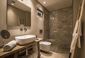 Bassa Maina Villas & Suites