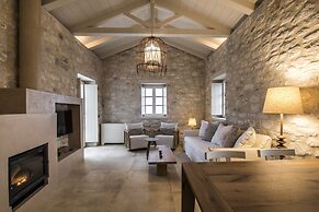 Bassa Maina Villas & Suites