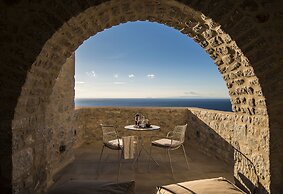 Bassa Maina Villas & Suites