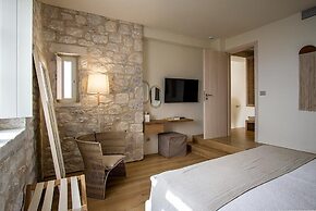 Bassa Maina Villas & Suites