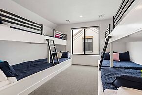 My Blue Heaven 6 Bedroom Home