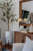 Peaceful modern and close to everything