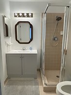 Peaceful modern and close to everything