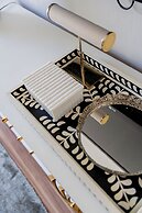 Peaceful modern and close to everything