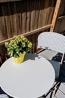 Peaceful modern and close to everything