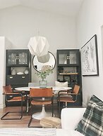 Peaceful modern and close to everything