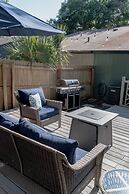 Peaceful modern and close to everything