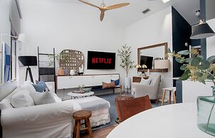 Peaceful modern and close to everything