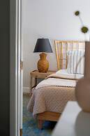 Quiet Convenient and Modern Haven