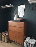 Quiet Convenient and Modern Haven