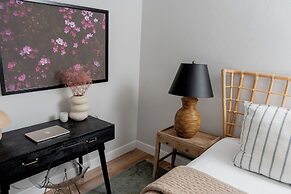 Quiet Convenient and Modern Haven