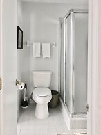 Quiet Convenient and Modern Haven