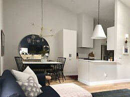 Quiet Convenient and Modern Haven