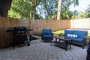 Quiet Convenient and Modern Haven