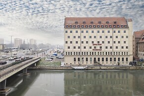 Winter's Residence Apartment by Renters