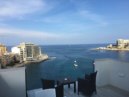 Seafront Penthouse Triplex- Roof Terrace & Hot Tub