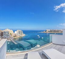 Seafront Penthouse Triplex- Roof Terrace & Hot Tub