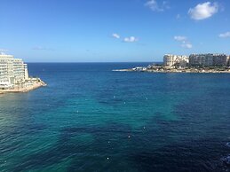 Seafront Penthouse Triplex- Roof Terrace & Hot Tub