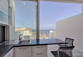 Seafront Penthouse Triplex- Roof Terrace & Hot Tub