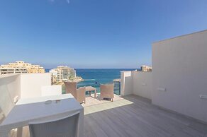 Seafront Penthouse Triplex- Roof Terrace & Hot Tub
