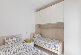 Seafront Penthouse Triplex- Roof Terrace & Hot Tub