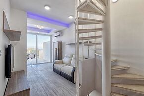 Seafront Penthouse Triplex- Roof Terrace & Hot Tub