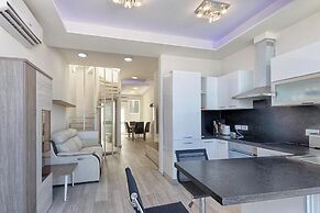 Seafront Penthouse Triplex- Roof Terrace & Hot Tub