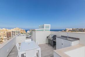 Seafront Penthouse Triplex- Roof Terrace & Hot Tub