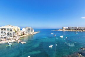 Seafront Penthouse Triplex- Roof Terrace & Hot Tub