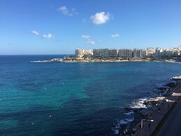 Seafront Penthouse Triplex- Roof Terrace & Hot Tub
