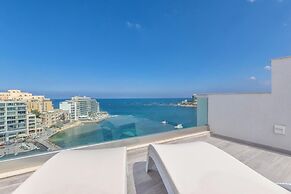 Seafront Penthouse Triplex- Roof Terrace & Hot Tub