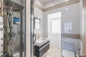 Seafront Penthouse Triplex- Roof Terrace & Hot Tub