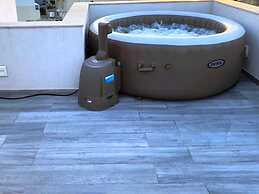 Seafront Penthouse Triplex- Roof Terrace & Hot Tub