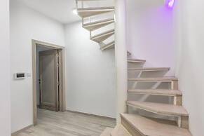 Seafront Penthouse Triplex- Roof Terrace & Hot Tub