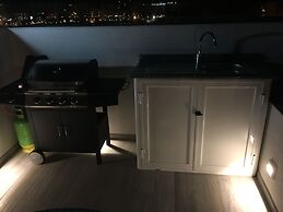 Seafront Penthouse Triplex- Roof Terrace & Hot Tub