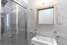 Seafront Penthouse Triplex- Roof Terrace & Hot Tub