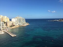 Seafront Penthouse Triplex- Roof Terrace & Hot Tub