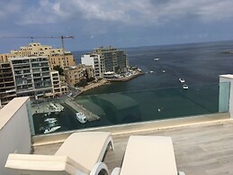 Seafront Penthouse Triplex- Roof Terrace & Hot Tub