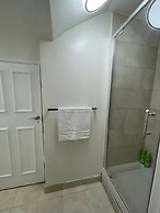 Gated Stunning Period Studio in Vibrant Bristol