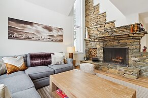 Slopeside In Okemo - Beautifully Renovated Spacious Family Townhouse 3