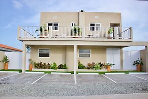 1-bed Self Contained Apartment in Noord With Pool