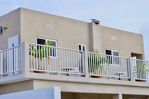 1-bed Self Contained Apartment in Noord With Pool