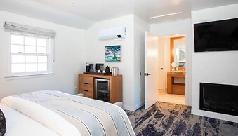 Carmel Beach Hotel