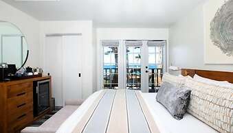 Carmel Beach Hotel
