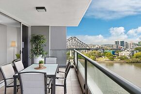 Exec Family Suite w River Views