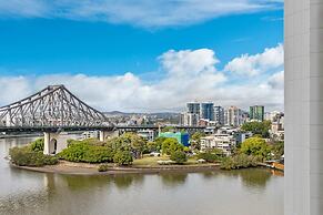 Exec Family Suite w River Views