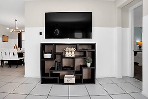 Stunning Villa With Themed Room's and Game Room, Right Across From the