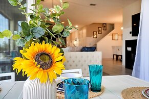 Stunning Villa With Themed Room's and Game Room, Right Across From the