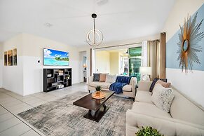 Stunning Villa With Themed Room's and Game Room, Right Across From the